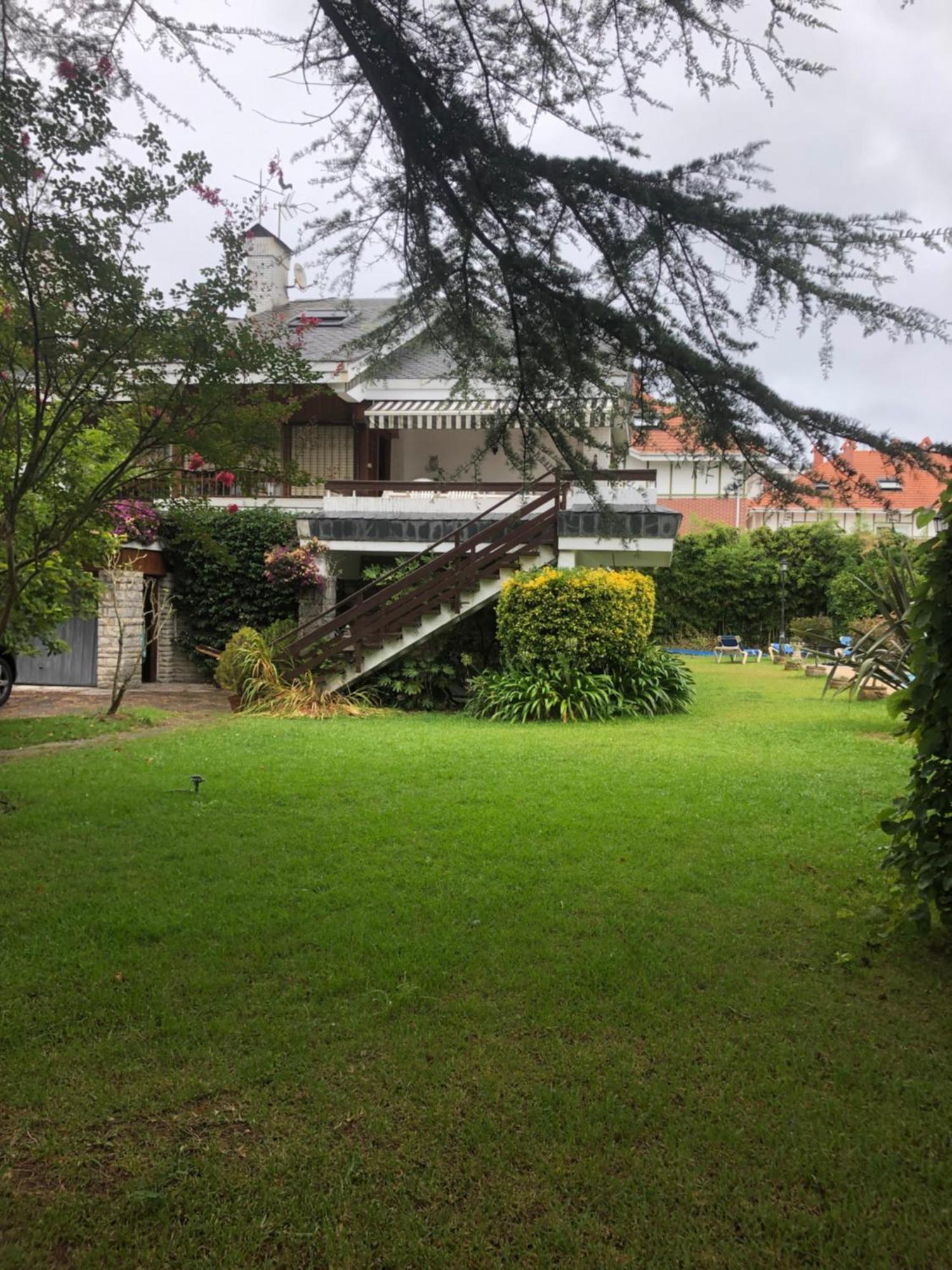 Chalet Al Lado De La Playa Con Piscina Privada, Jardin Y Barbacoa, Fronton, 6 Habitaciones Laredo Buitenkant foto