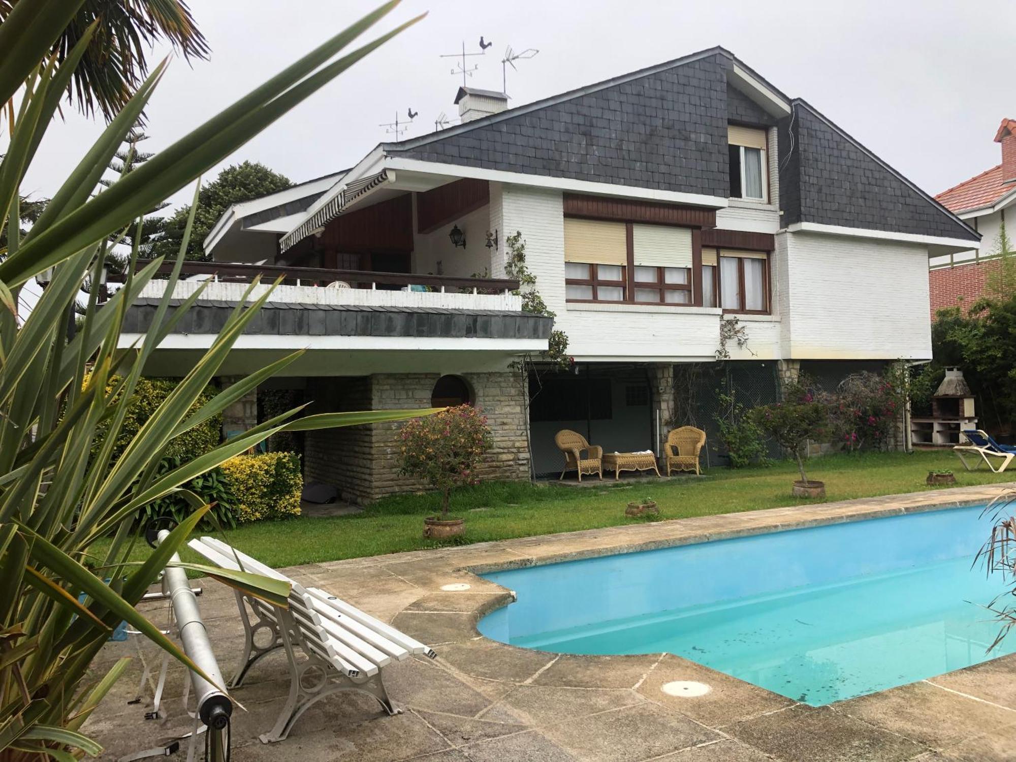 Chalet Al Lado De La Playa Con Piscina Privada, Jardin Y Barbacoa, Fronton, 6 Habitaciones Laredo Buitenkant foto
